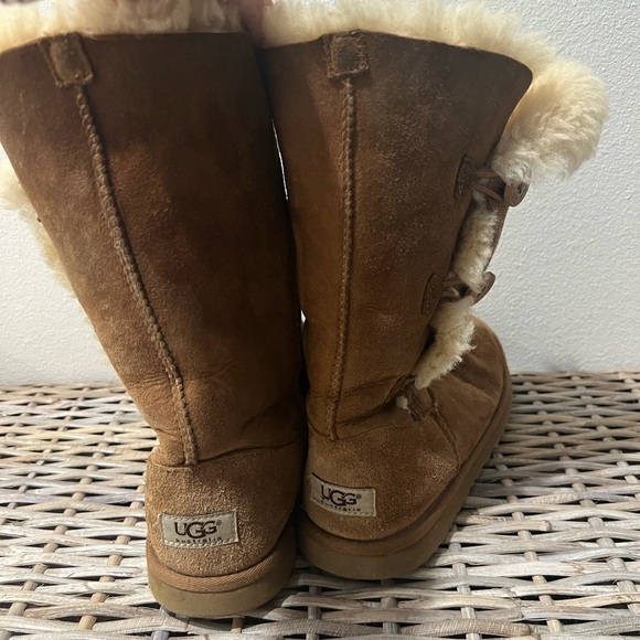 Ugg Australia Brown Shearling Button Boots, women’s size 6, GUC, see pics - Picture 3 of 8